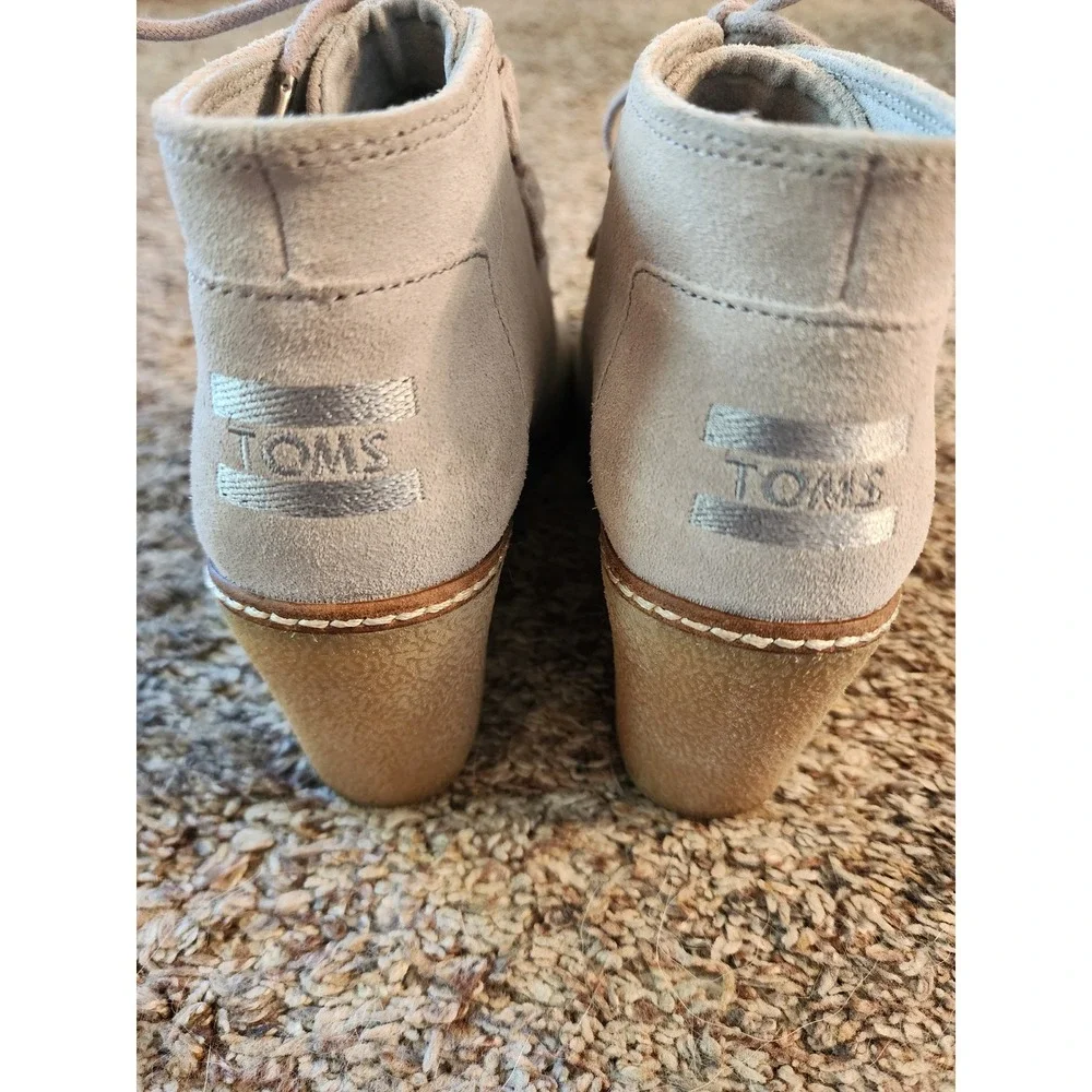 TOMS Desert Wedge Light Grey Suede‎ Lace Up Ankle Boots Womens 5 300616 NWOT